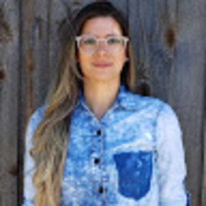 Meet your Posher, Larissa